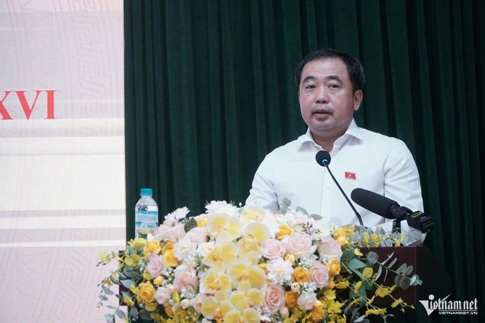 Bí thư Thành ủy, Trưởng đoàn đại biểu Quốc hội TP Hà Nội Trần Đức Thắng phát biểu tại buổi tiếp xúc cử tri sáng nay