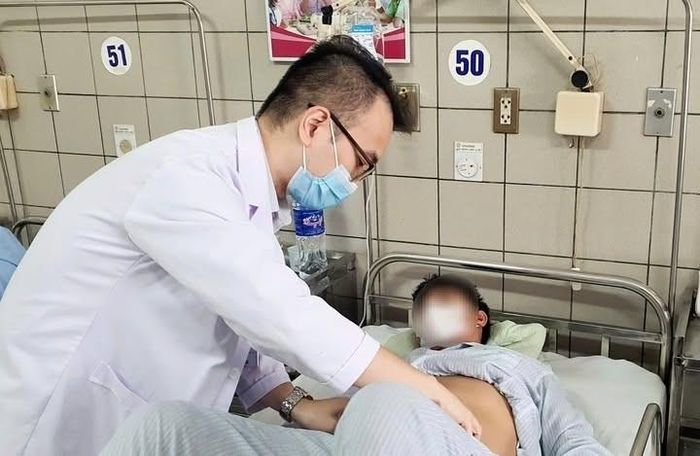 Bệnh nhân trẻ suy thận điều trị tại Bệnh viện Bạch Mai (Hà Nội). Ảnh: BSCC.