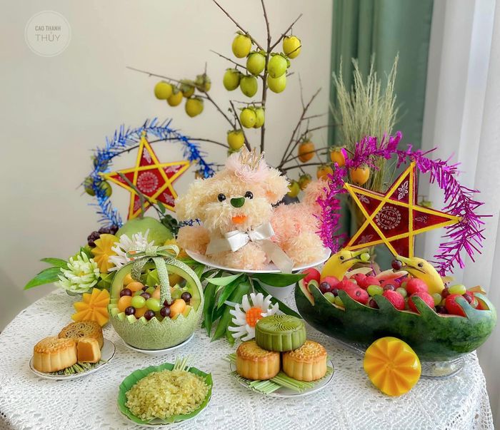Tết Trung thu 2026 rơi vào thứ Sáu (25/9 dương lịch). Vào dịp này, nhiều gia đình Việt bày biện mâm cỗ cúng Rằm với bánh nướng, bánh dẻo và trái cây. Ảnh: Cao Thanh Thủy