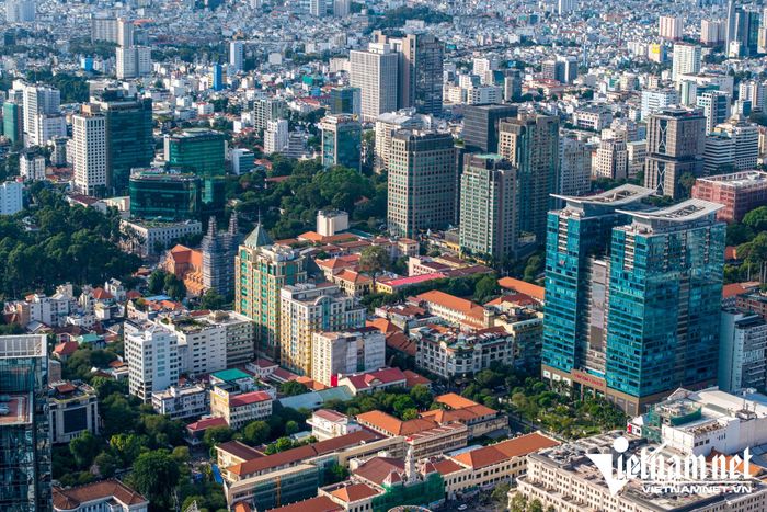 Đường Nguyễn Văn Bình nằm giữ trung tâm TPHCM, cạnh nhà thờ Đức Bà. Ảnh: Nguyễn Huế