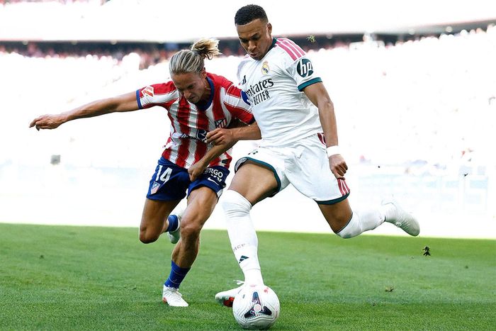 Mbappe “mất tích” trong trận derby. Ảnh: RMCF