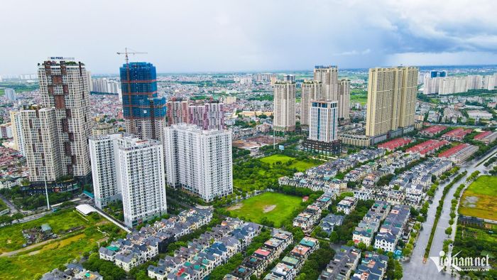 Đại diện Bộ Xây dựng cho biết, theo định hướng hiện nay, quyền sử dụng đất vẫn được bảo đảm lâu dài, trong khi thời hạn sử dụng căn hộ gắn với niên hạn công trình. Ảnh: Thạch Thảo
