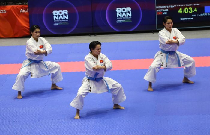 Với bài biểu diễn vô cùng đẹp mắt, ba nữ võ sĩ đã chinh phục tuyệt đối các trọng tài đến từ Nhật, Đài Loan (Trung Quốc), Kuwait, UAE và Bangladesh.