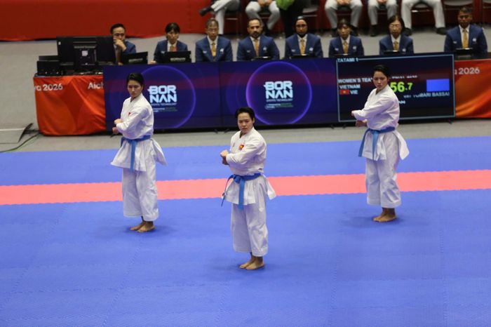 Để bước lên bục cao nhất tại Asiad  20, bộ ba Bùi Ngọc Nhi, Hoàng Thị Thu Uyên và Nguyễn Ngọc Trâm đã lựa chọn bài Tomari Bassai cho trận chung kết kata đồng đội nữ gặp Iran. Ba nữ võ sĩ không mắc một sai lầm.