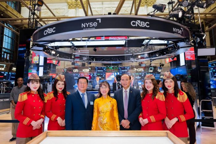 Chủ tịch Sovico, Vietjet Nguyễn Thị Phương Thảo thăm NYSE và dự lễ rung chuông của Ngoại trưởng Mỹ Marco Rubio sáng 21/9(Hình ảnh do NYSE Group cung cấp. NYSE không khuyến nghị hay xác nhận bất kỳ khoản đầu tư, chiến lược đầu tư, công ty, sản phẩm hoặc dịch vụ nào.)