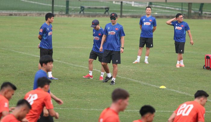  Thầy trò HLV Kim Sang Sik có trận ra quân tại FIFA ASEAN Cup 2026 gặp Philippines vào ngày 26/9, sau đó lần lượt gặp Thái Lan ngày 29/9 và Pakistan ngày 2/10.