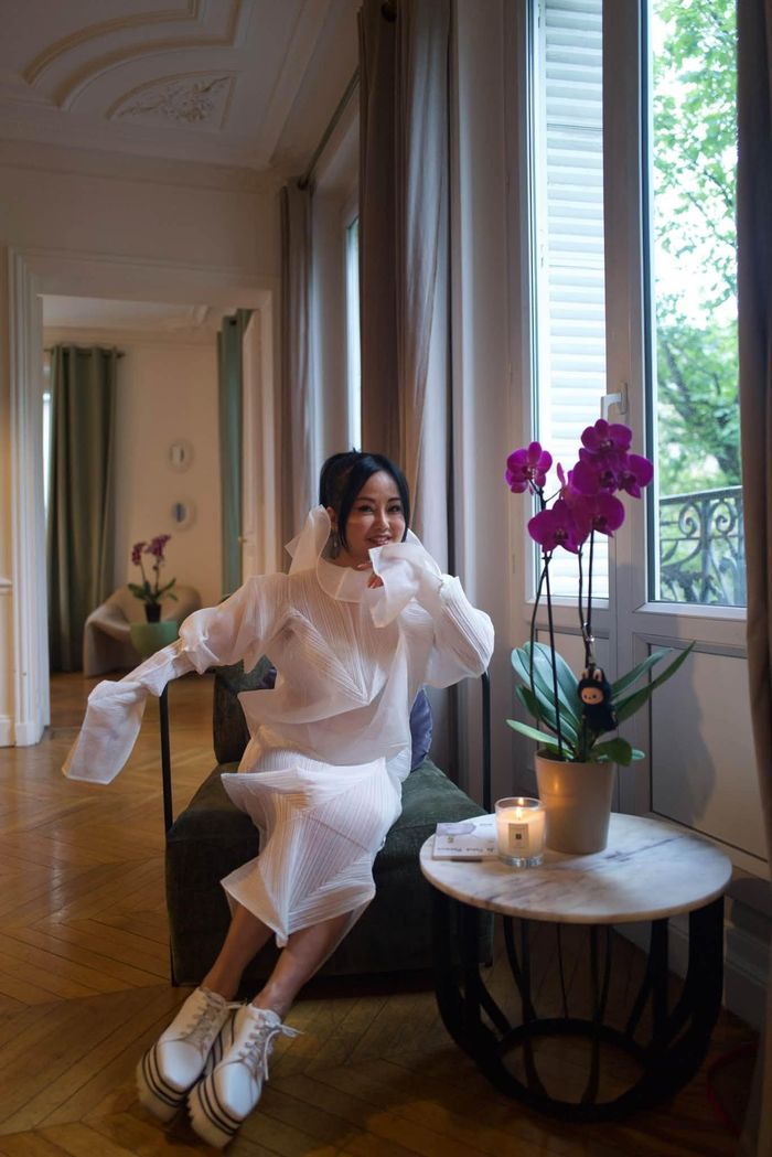 Diva Hồng Nhung thanh lịch ở Paris, Pháp.