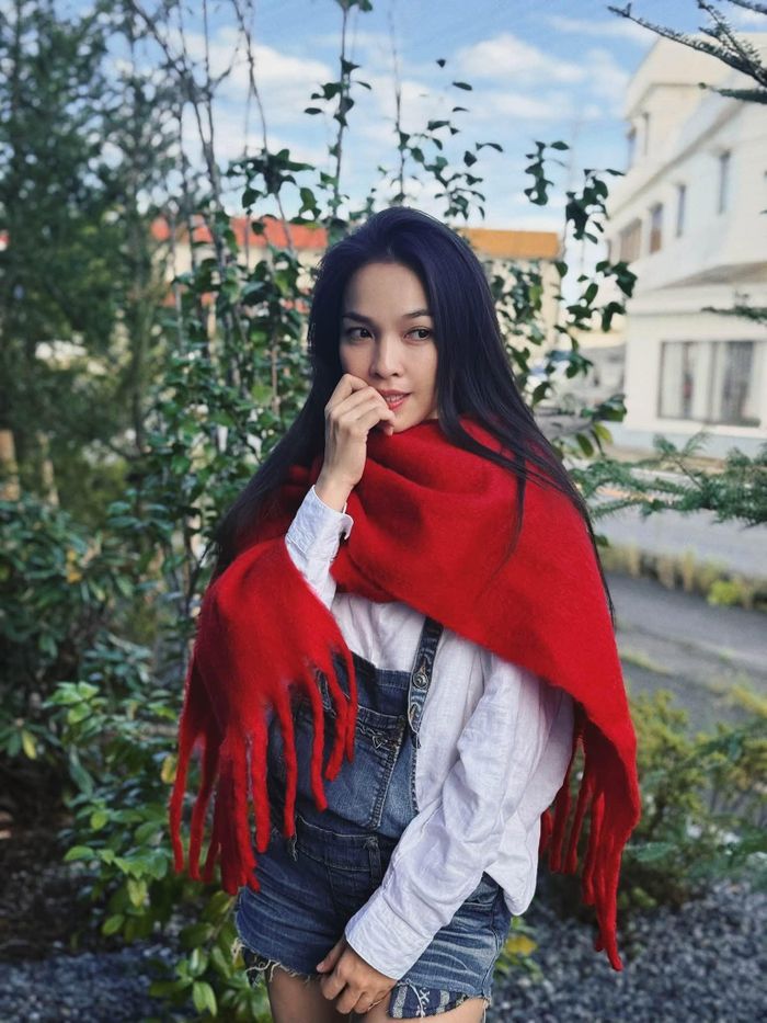 Ca sĩ Hiền Thục trẻ trung, yêu đời.
