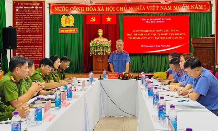 Quang cảnh buổi trực tiếp kiểm sát.