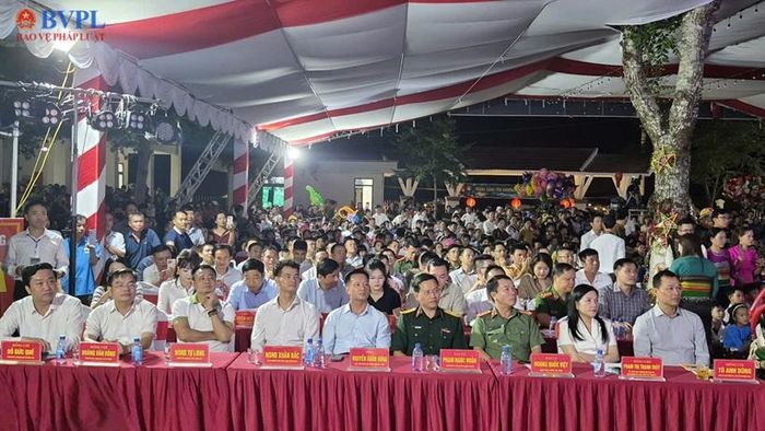 Đại biểu tham dự chương trình.
