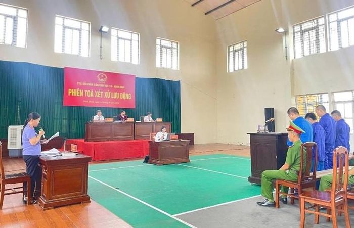 Toàn cảnh phiên tòa.