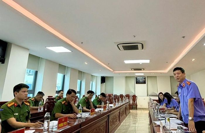  Các thành viên trong Đoàn công tác phát biểu.