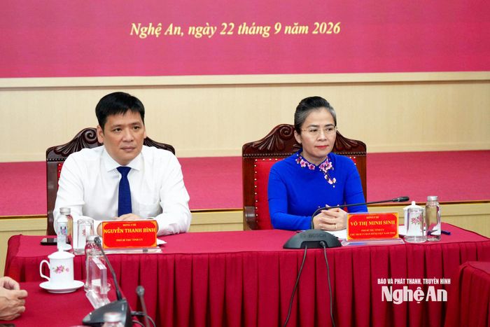 Các đồng chí chủ trì hội nghị. Ảnh: TL