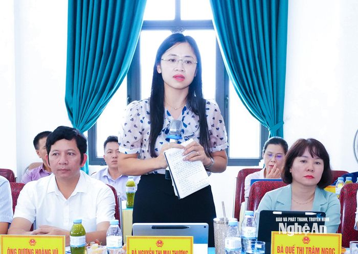Phó Giám đốc Sở Nội vụ Nguyễn Thị Mai Thương tiếp thu, giải trình một số vấn đề cơ sở kiến nghị, phản ánh liên quan đến sắp xếp, bố trí cán bộ và giải quyết chế độ cho cán bộ dôi dư. Ảnh: Mai Hoa