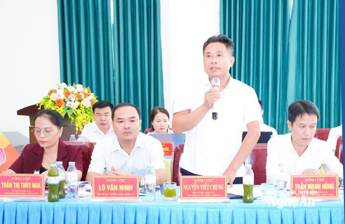 Phó Bí thư Đảng ủy, Chủ tịch UBND xã Mường Ham Nguyễn Viết Chung báo cáo kết quả vận hành chính quyền địa phương 2 cấp. Ảnh: Mai Hoa
