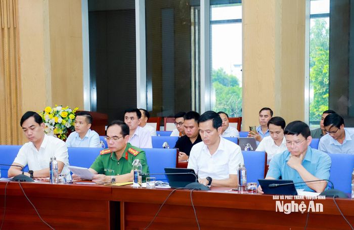 Lãnh đạo các sở, ngành tại cuộc làm việc. Ảnh: Thành Duy