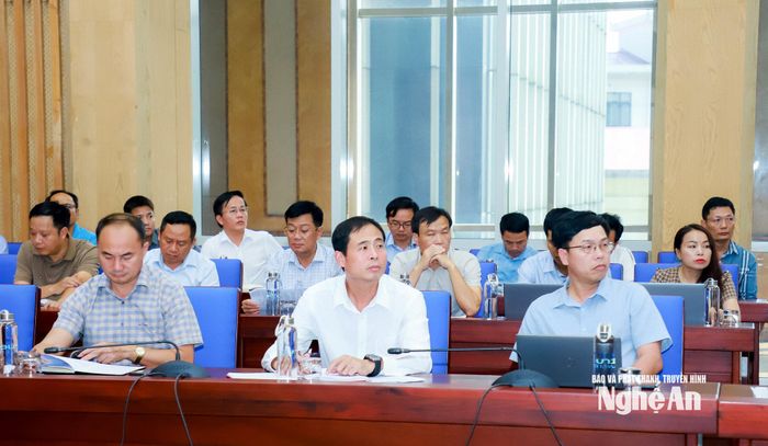 Lãnh đạo các xã tại cuộc làm việc. Ảnh: Thành Duy