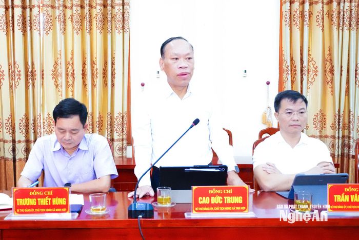 Bí thư Đảng ủy, Chủ tịch HĐND xã Tam Hợp Cao Đức Trung nêu một số kiến nghị cử tri kéo dài cần sự vào cuộc của các cấp, ngành. Ảnh: Mai Hoa