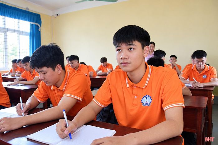 Cũng như nhiều sinh viên khác, em Trần Bảo Khanh xác định đại học không phải là con đường duy nhất để thành công.