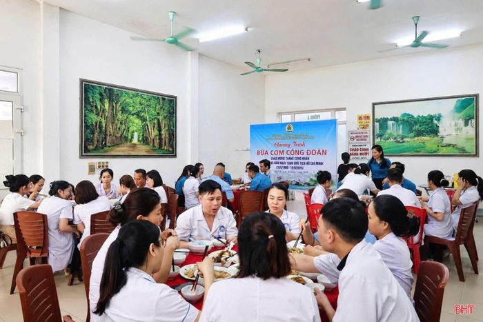 Chương trình "Bữa cơm công đoàn" được nhiều đơn vị tổ chức.