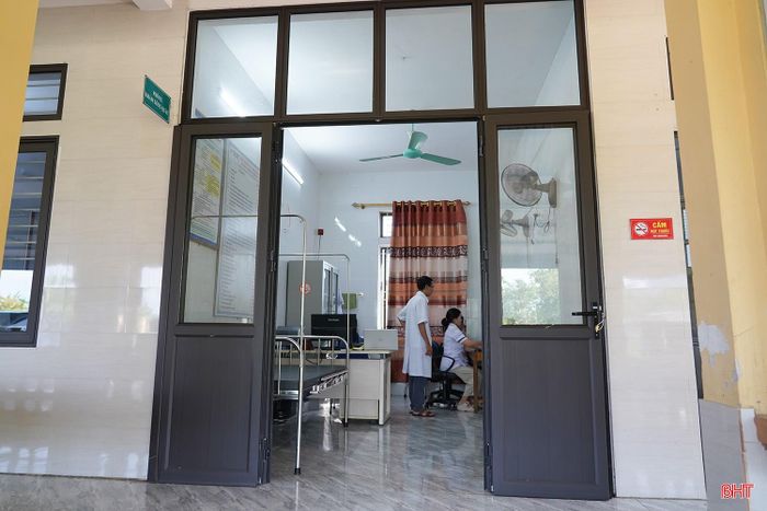 Bố trí bác sĩ cho Trạm Y tế xã Sơn Tây không chỉ giúp khắc phục khoảng trống về chuyên môn tại trạm mà còn góp phần bảo đảm quyền lợi khám, chữa bệnh của người dân.