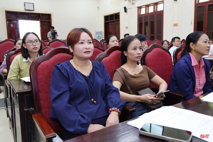 Giảng viên thuộc Công ty TNHH Luật ALIAT phổ biến kiến thức về sở hữu trí tuệ cho các cơ sở sản xuất - kinh doanh.