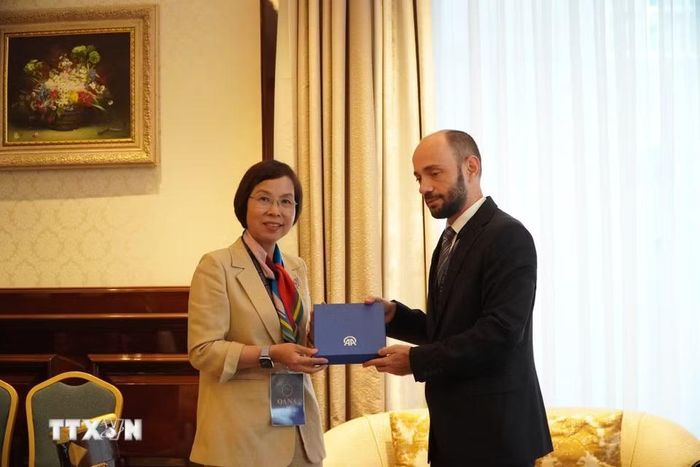 Tổng Giám đốc TTXVN Vũ Việt Trang và Phó Tổng giám đốc, Tổng Biên tập Hãng thông tấn Thổ Nhĩ Kỳ AA, ông Yusuf Ozhan. (Ảnh: Tâm Hằng/TTXVN)