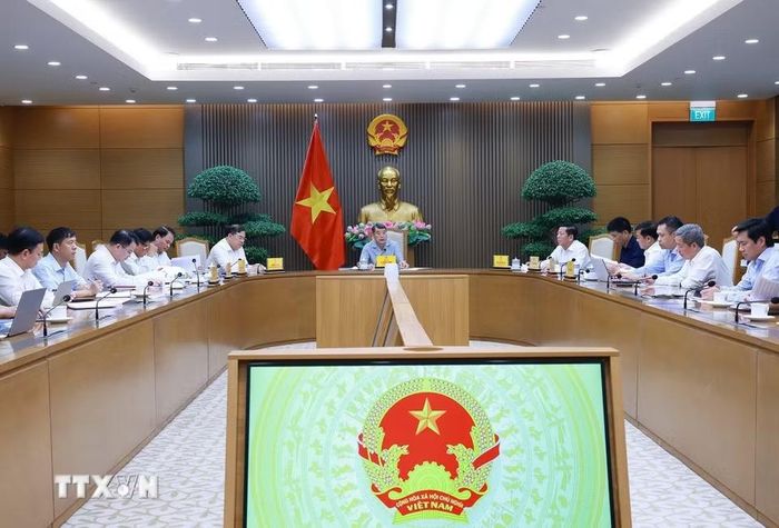 Thủ tướng Lê Minh Hưng chủ trì họp tháo gỡ khó khăn, vướng mắc, đẩy nhanh tiến độ các dự án giao thông trọng điểm. (Ảnh: Dương Giang/TTXVN)