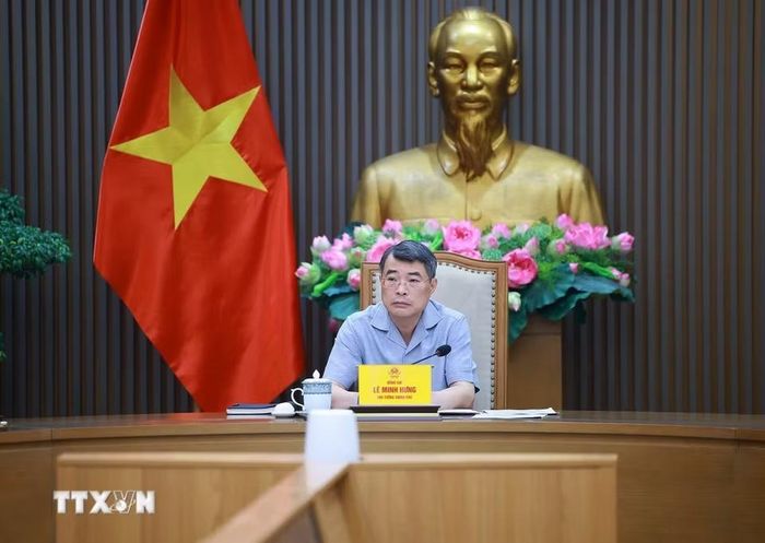 Thủ tướng Lê Minh Hưng chủ trì họp tháo gỡ khó khăn, vướng mắc, đẩy nhanh tiến độ các dự án giao thông trọng điểm. (Ảnh: Dương Giang/TTXVN)