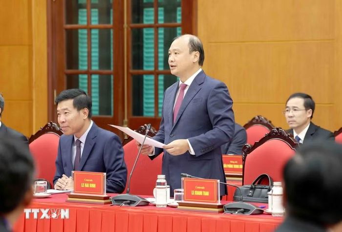 Ông Lê Hải Bình, Ủy viên Trung ương Đảng, Phó Giám đốc Thường trực Học viện Chính trị Quốc gia Hồ Chí Minh, báo cáo tại buổi tiếp. (Ảnh: Phương Hoa/TTXVN)