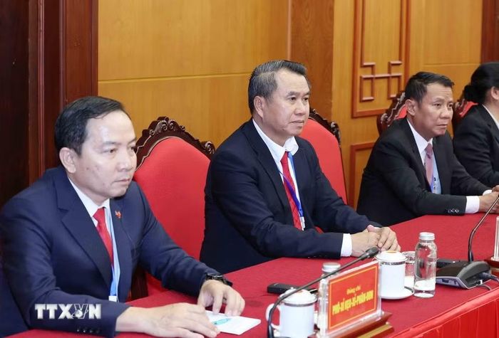 Các đồng chí cán bộ cấp Thứ trưởng và tương đương của Đảng Nhân dân Cách mạng Lào tại buổi tiếp. (Ảnh: Phương Hoa/TTXVN)