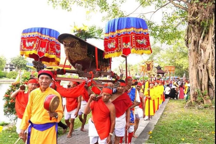 Lễ rước trong lễ hội chùa Keo mùa Thu. (Ảnh: Báo Hưng Yên)