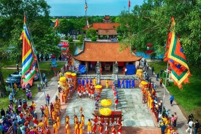 Lễ rước Đức Thánh Dương Không Lộ trong lễ hội chùa Keo mùa Thu. (Ảnh: Báo Hưng Yên)
