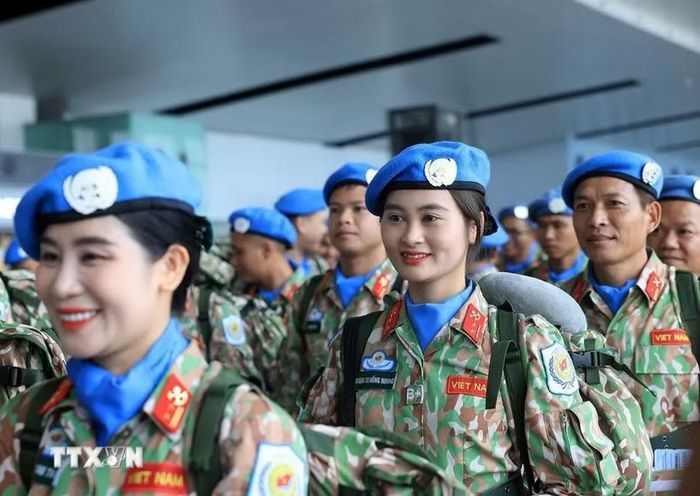 Niềm vui và tự hào của chiến sỹ Đội Công binh số 4 khi lên đường thực hiện nhiệm vụ gìn giữ hoà bình. (Ảnh: Tuấn Anh/TTXVN)