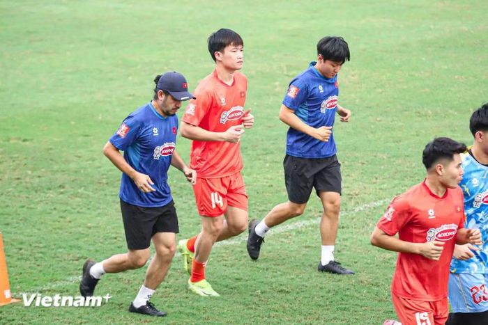 Vai trò của Hoàng Đức ở tuyến giữa sẽ càng quan trọng hơn với đội tuyển Việt Nam, trong bối cảnh Quang Hải vắng mặt do chấn thương. (Ảnh: Việt Anh/Vietnam+)