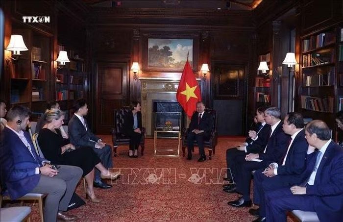 Tổng Bí thư, Chủ tịch nước Tô Lâm tiếp bà Sarah A. Soule, Hiệu trưởng Trường kinh doanh Stanford, thuộc Đại học Stanford.