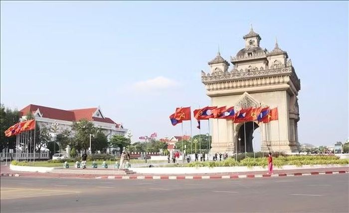 Patouxay (Khải Hoàn Môn) ở trung tâm thủ đô Viêng Chăn. Ảnh: Xuân Tú - PV TTXVN tại Lào