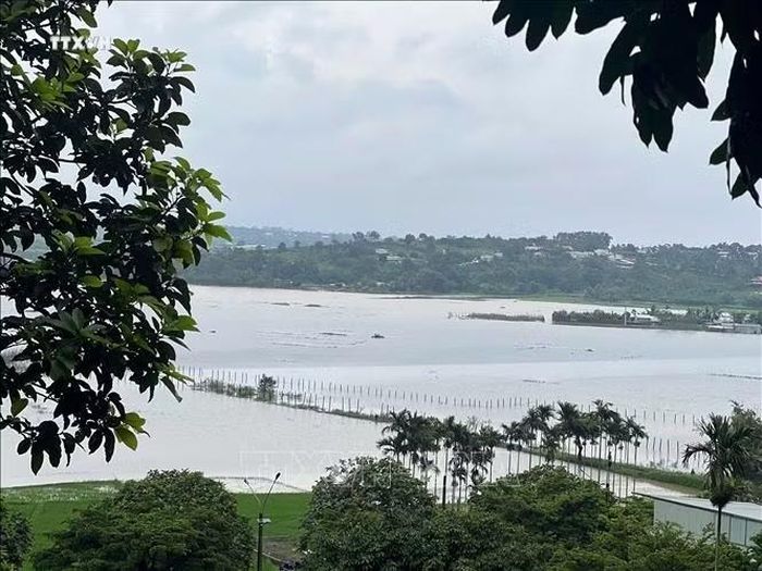 Nhiều nhà cửa của người dân trên địa bàn phường Pleiku, tỉnh Gia Lai ngập sâu trong nước do mưa lớn hồi đầu tháng 9/2026. Ảnh minh họa: Hoài Nam/TTXVN.