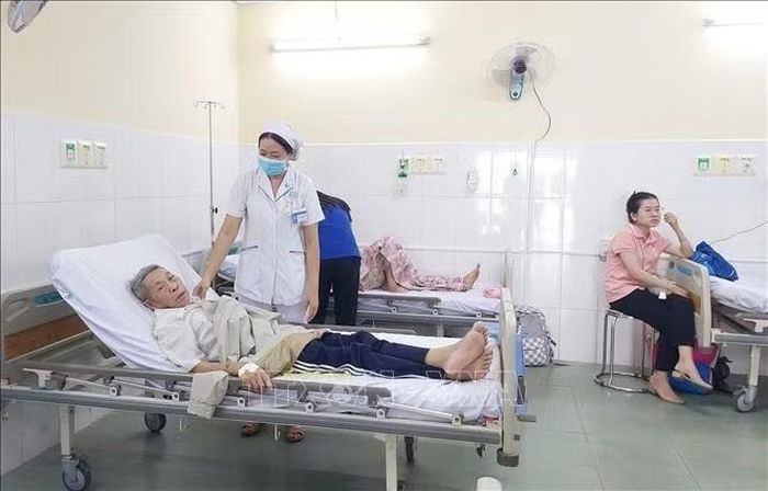 Người dân Cần Giờ thực hiện khám, chữa bệnh tại Bệnh viện Từ Dũ cơ sở 2. Ảnh: Đinh Hằng/TTXVN