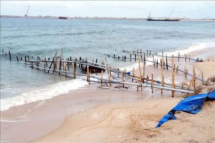 Hệ thống giếng lấy nước từ biển phục vụ cho việc nuôi trồng thủy sản bị ảnh hưởng khiến các hộ nuôi tại thôn Mỹ Thủy thiệt hại nặng về kinh tế.