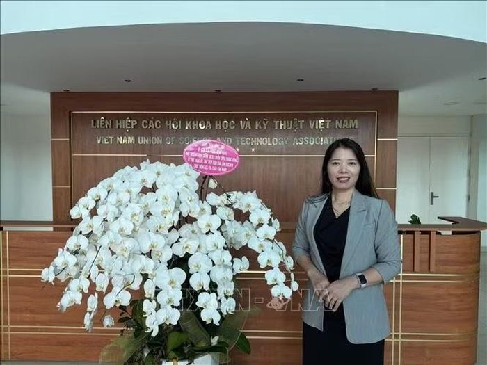 Bà Nguyễn Thị Thanh Huyền, Phó Trưởng Ban Hợp tác quốc tế (Liên hiệp các Hội Khoa học Kỹ thuật Việt Nam), đề xuất hướng tới cụ thể hóa vai trò kết nối trí thức Việt Nam với cộng đồng khoa học quốc tế, qua đó phát huy nguồn lực trí tuệ phục vụ phát triển. Ảnh: Diệu Thúy/TTXVN.