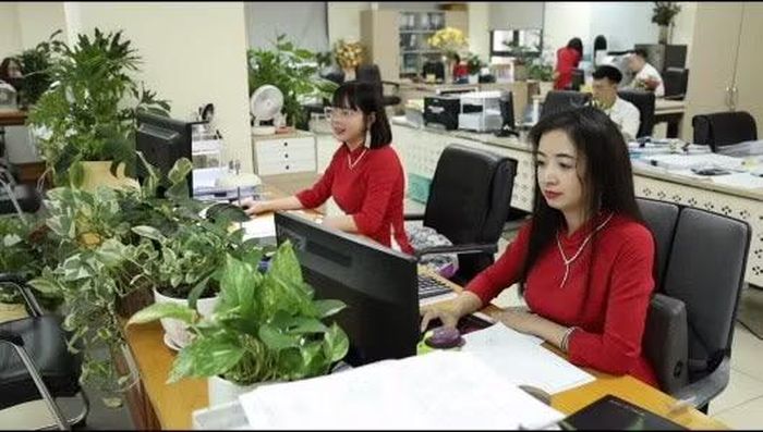 Công chức Kho bạc Nhà nước Khu vực I tập trung thực hiện nhiệm vụ, góp phần nâng cao chất lượng phục vụ và hiệu quả quản lý ngân sách Nhà nước trên địa bàn Thủ đô. Ảnh: Vũ Thị Tâm Thu