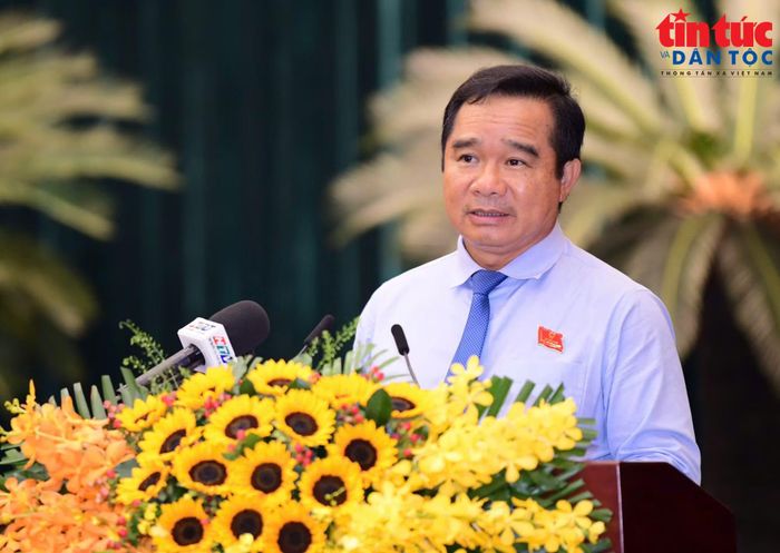 Chủ tịch UBND TP Hồ Chí Minh Nguyễn Văn Được phát biểu tại kỳ họp.