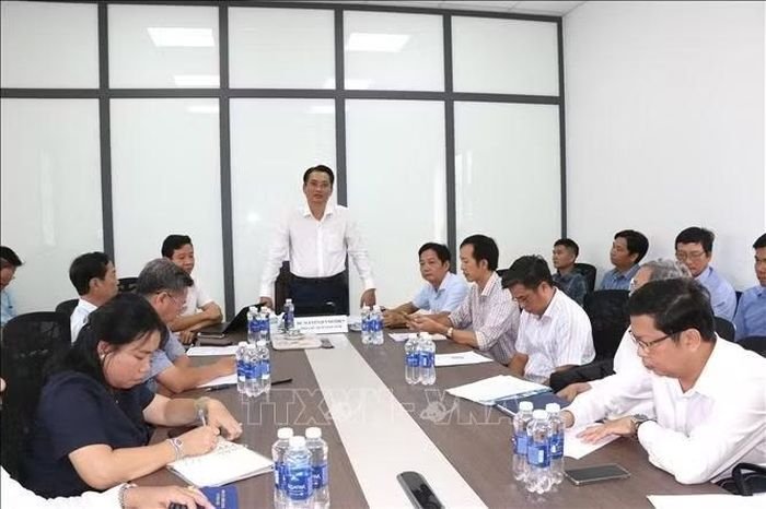 Phó Chủ tịch UBND tỉnh Vĩnh Long Nguyễn Quỳnh Thiện phát biểu tại buổi làm việc.