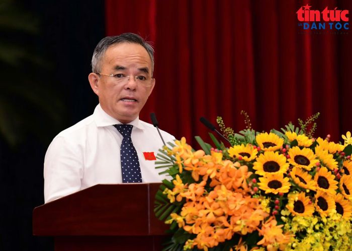 Ông Võ Anh Tuấn, Chánh Văn phòng Đoàn ĐBQH và HĐND TP Hồ Chí Minh trình bày báo cáo tổng hợp ý kiến thảo luận tổ sáng ngày 22/9