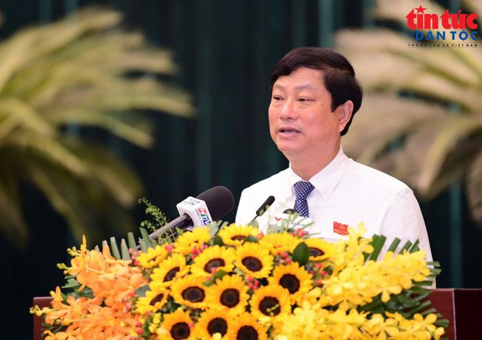 Ông Võ Văn Minh, Chủ tịch HĐND TP Hồ Chí Minh phát biểu tại kỳ họp.