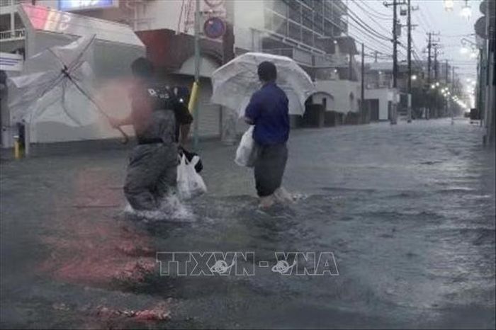 Cảnh ngập lụt sau những trận mưa lớn do bão Dujuan tại Ichikawa, tỉnh Chiba, Nhật Bản ngày 21/9/2026. Ảnh: Kyodo/TTXVN phát
