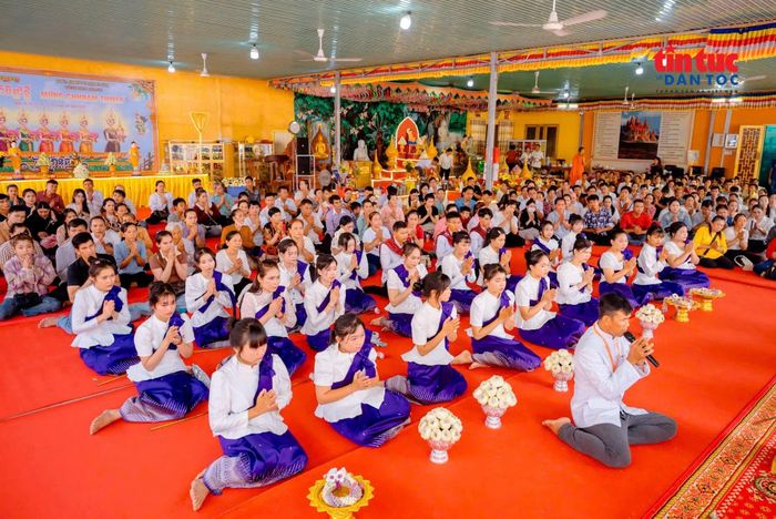 Bà con Khmer ở xã Phú Giáo (TP Hồ Chí Minh) luôn có ý thức gìn giữ phong tục, nghi thức cổ truyền trong những dịp lễ lớn của đồng bào Khmer Nam Bộ.