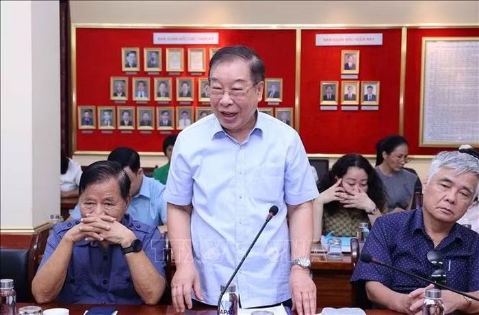 PGS.TS Lê Minh Thông, nguyên Trợ lý Chủ tịch Quốc hội trình bày tham luận tại hội thảo. Ảnh: Văn Điệp/TTXVN