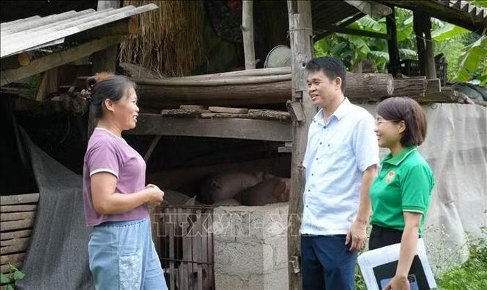 Hội Nông dân tỉnh Cao Bằng kiểm tra tiến độ giải ngân dự án của Quỹ hỗ trợ nông dân tại thôn Nặm Loát, xã Nguyễn Huệ.